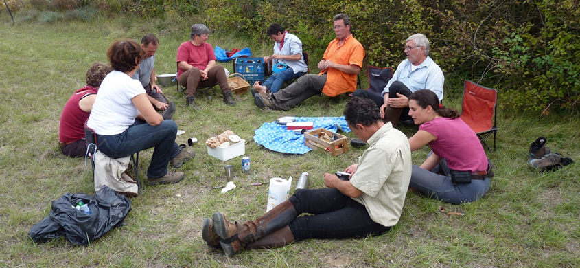 Les-Randonnées-Sauvages-de-l'Habitarelle-repas-transhumance